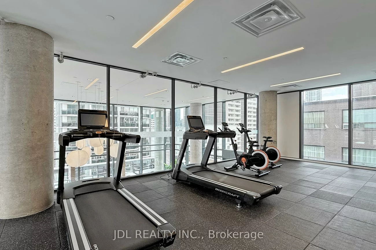81, Wellesley, Church-Yonge Corridor, Toronto