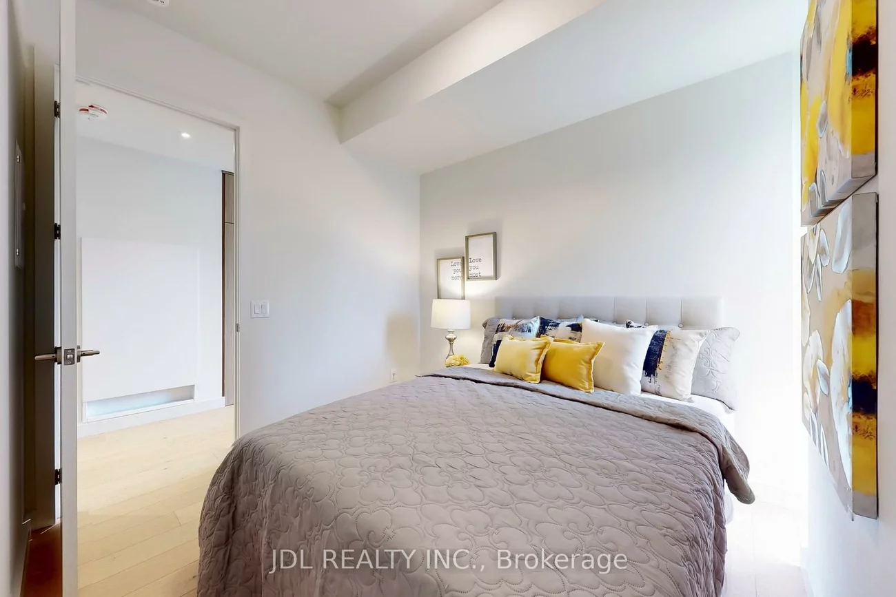 81, Wellesley, Church-Yonge Corridor, Toronto