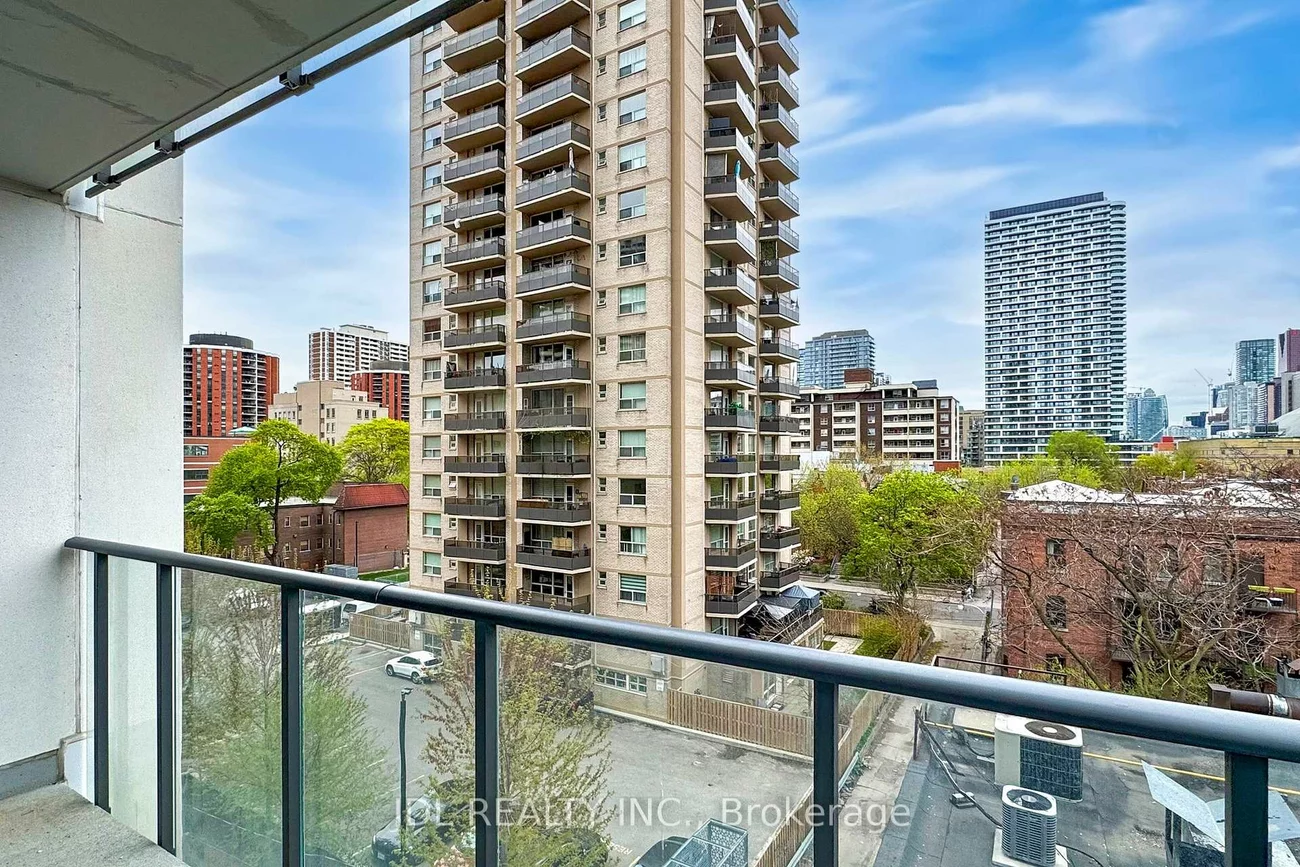 81, Wellesley, Church-Yonge Corridor, Toronto