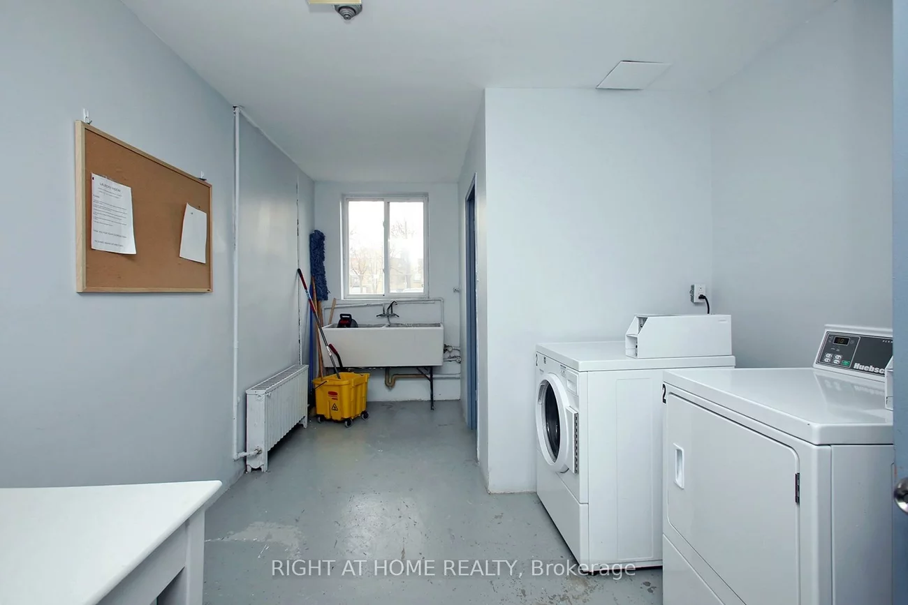 59, Neptune, Englemount-Lawrence, Toronto
