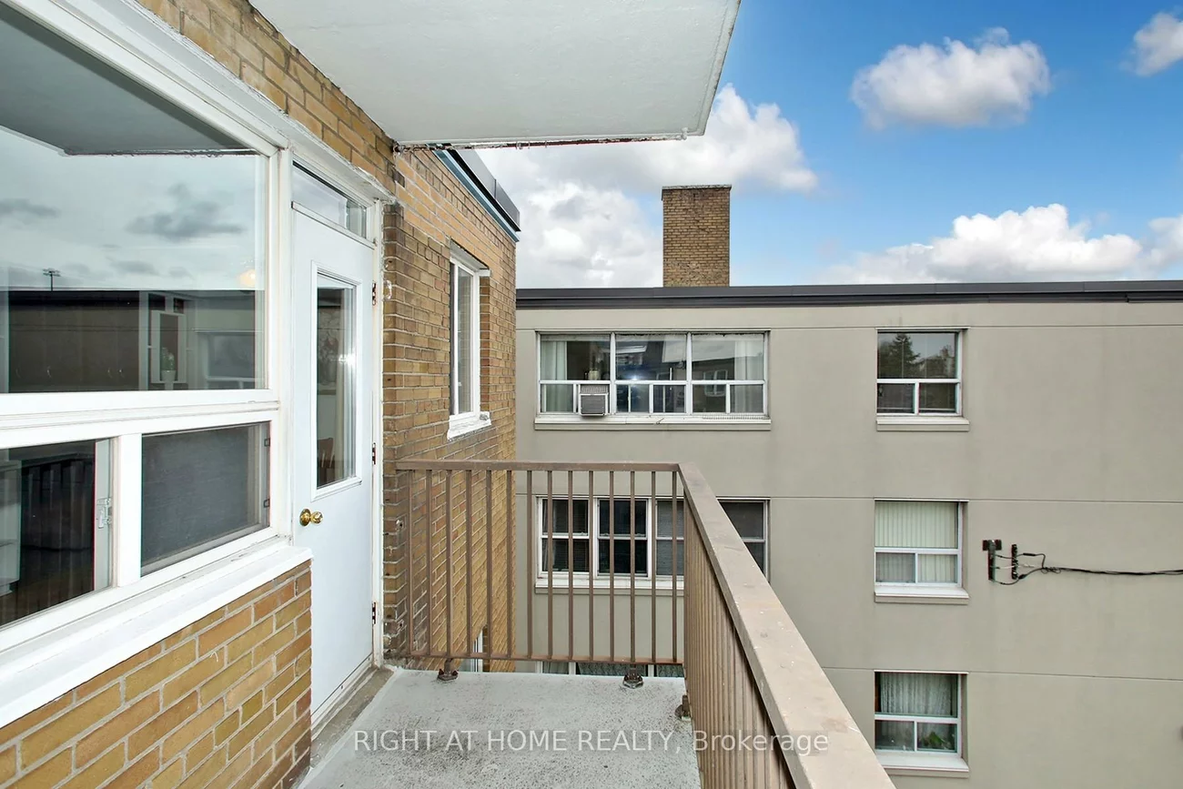 59, Neptune, Englemount-Lawrence, Toronto