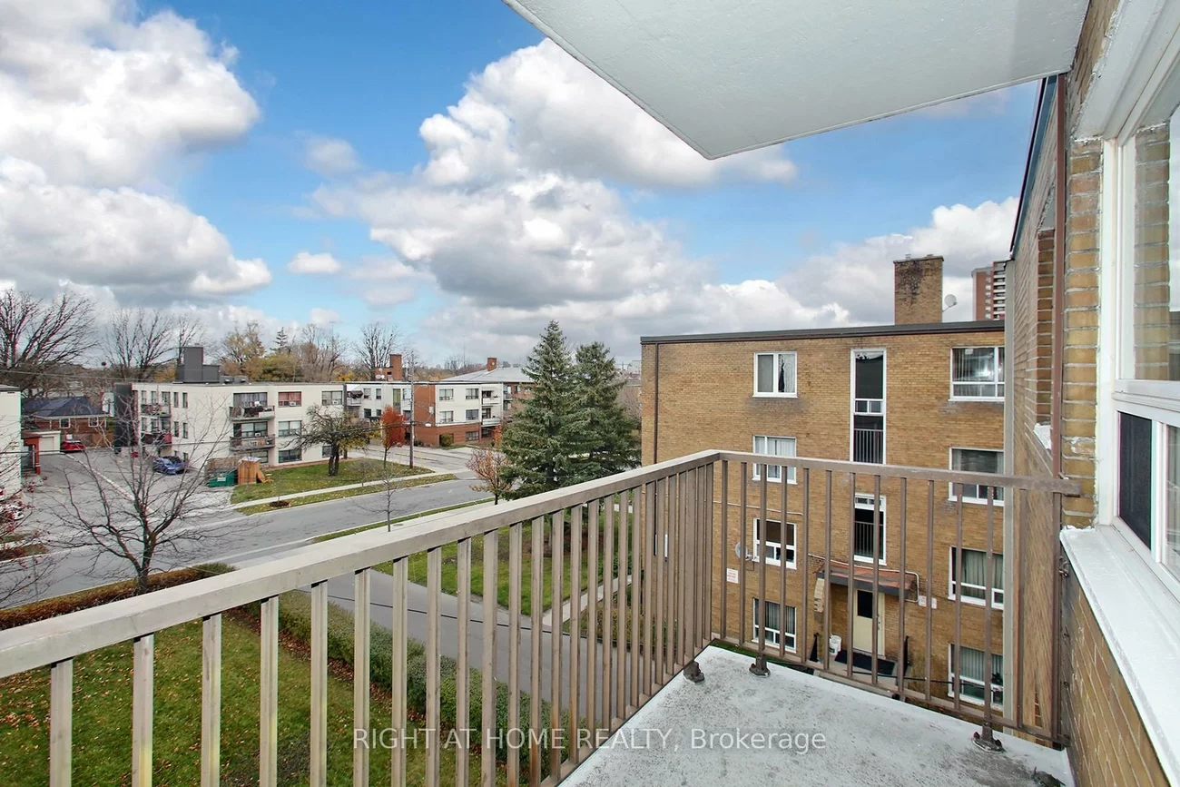 59, Neptune, Englemount-Lawrence, Toronto