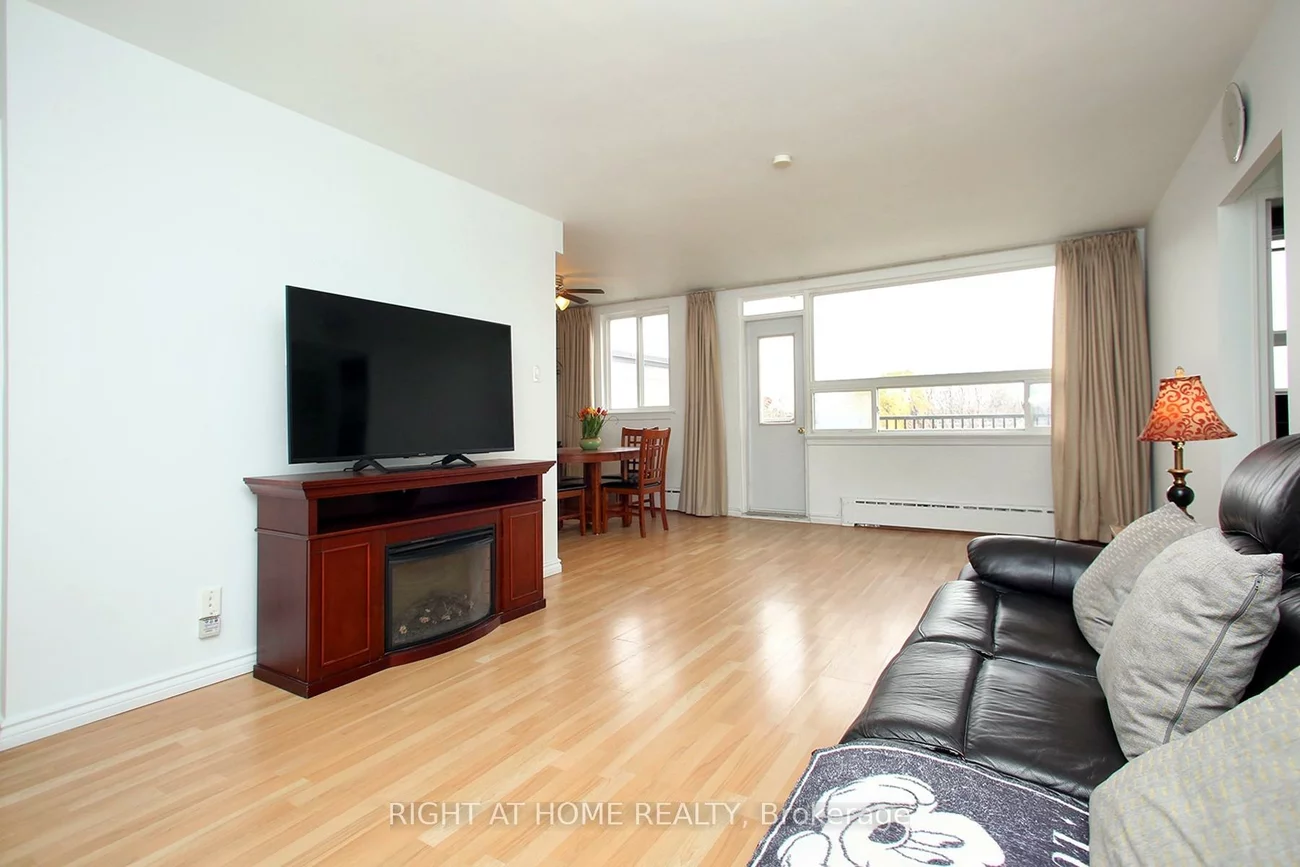 59, Neptune, Englemount-Lawrence, Toronto