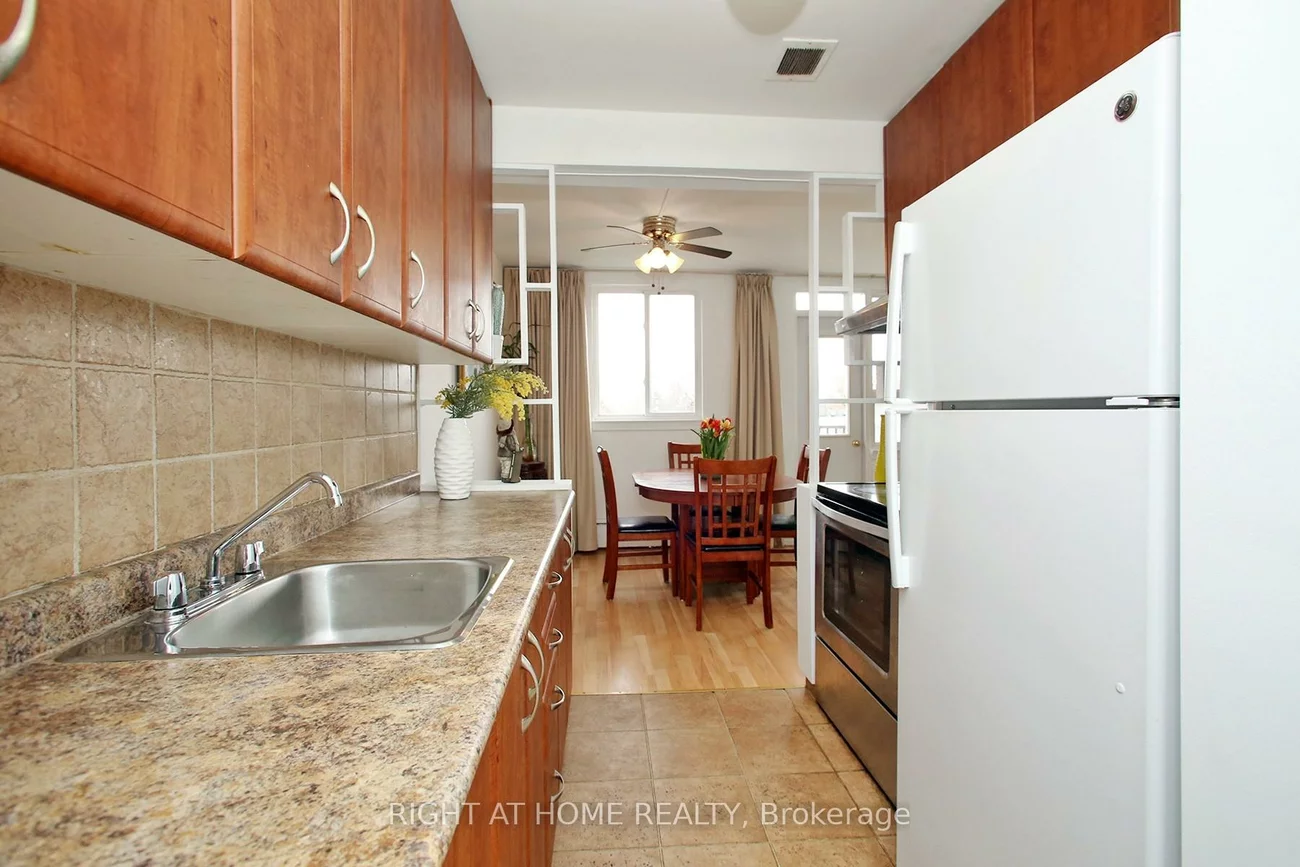 59, Neptune, Englemount-Lawrence, Toronto