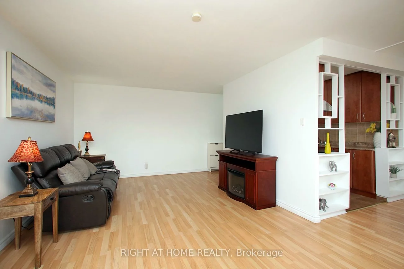 59, Neptune, Englemount-Lawrence, Toronto
