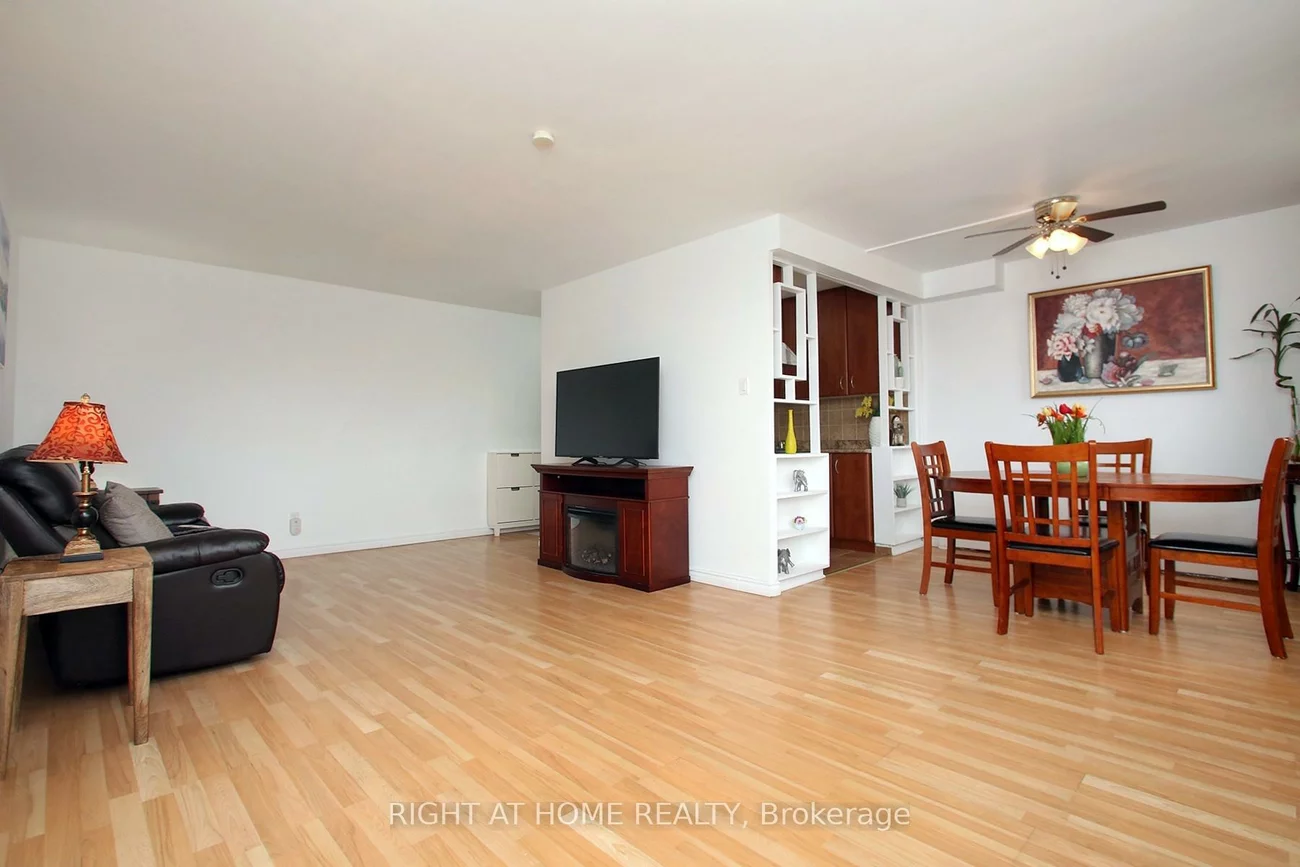 59, Neptune, Englemount-Lawrence, Toronto