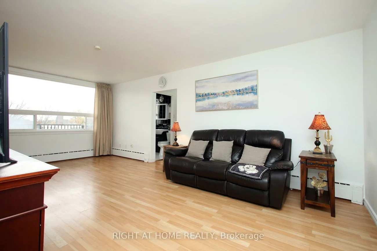 59, Neptune, Englemount-Lawrence, Toronto