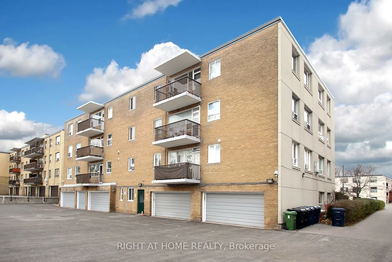 59, Neptune, Englemount-Lawrence, Toronto