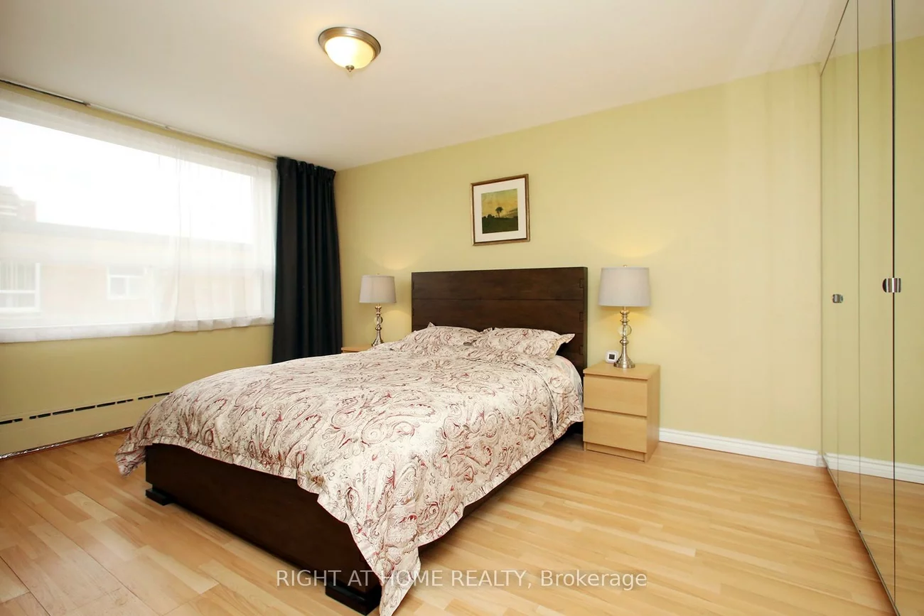 59, Neptune, Englemount-Lawrence, Toronto