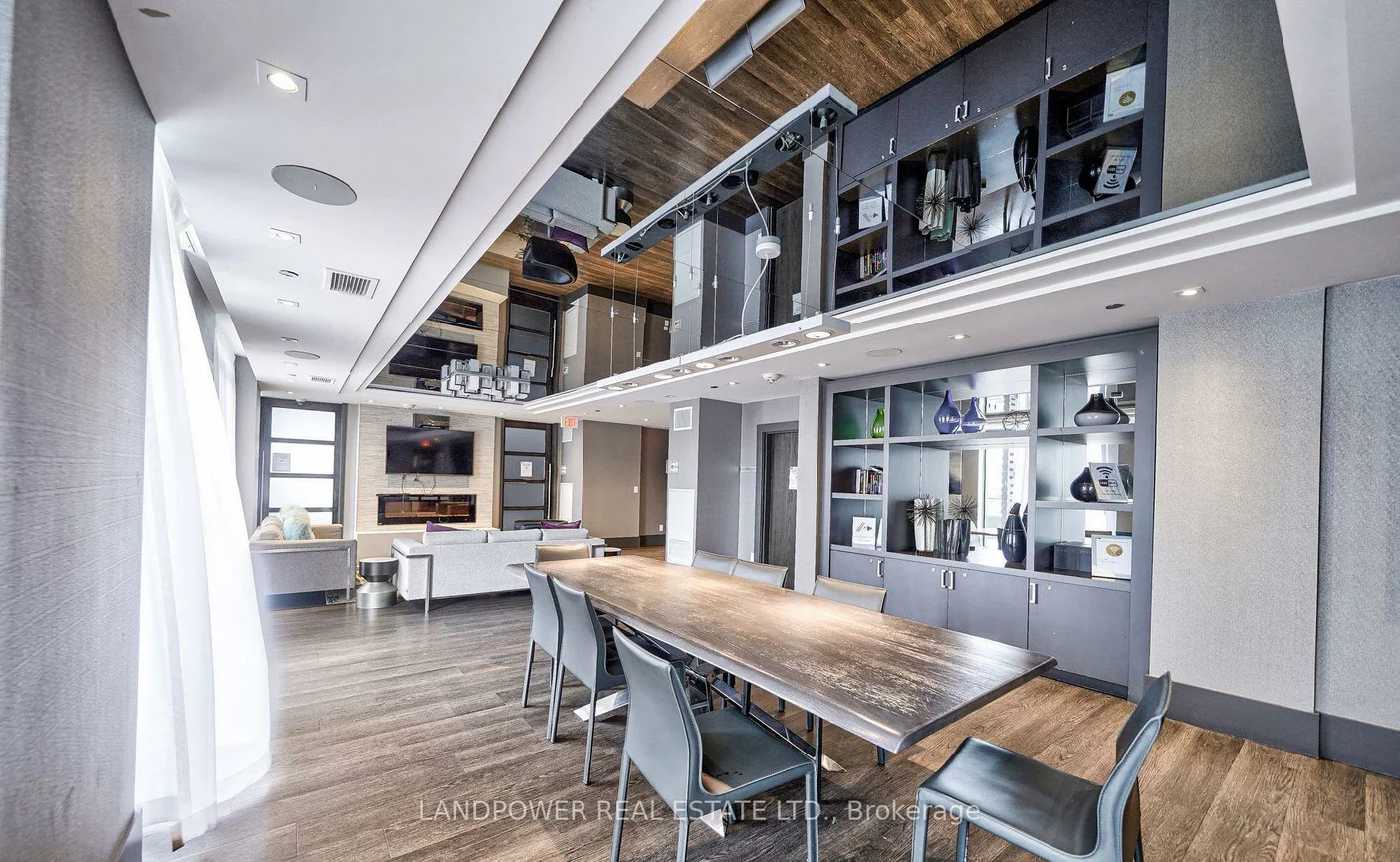 297, College, Kensington-Chinatown, Toronto