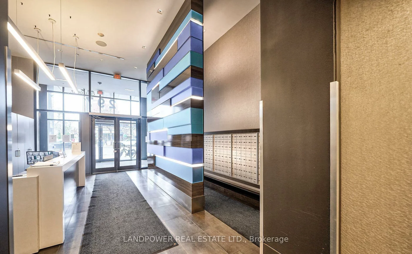 297, College, Kensington-Chinatown, Toronto