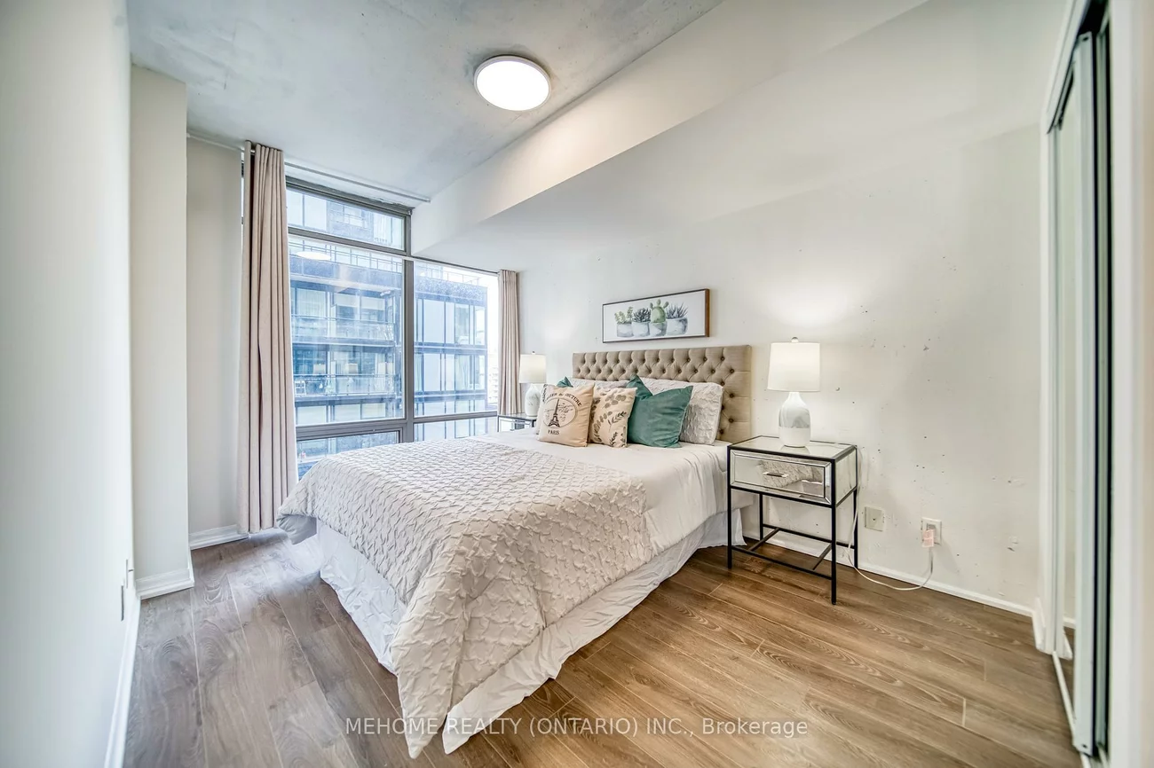 22, Wellesley, Church-Yonge Corridor, Toronto