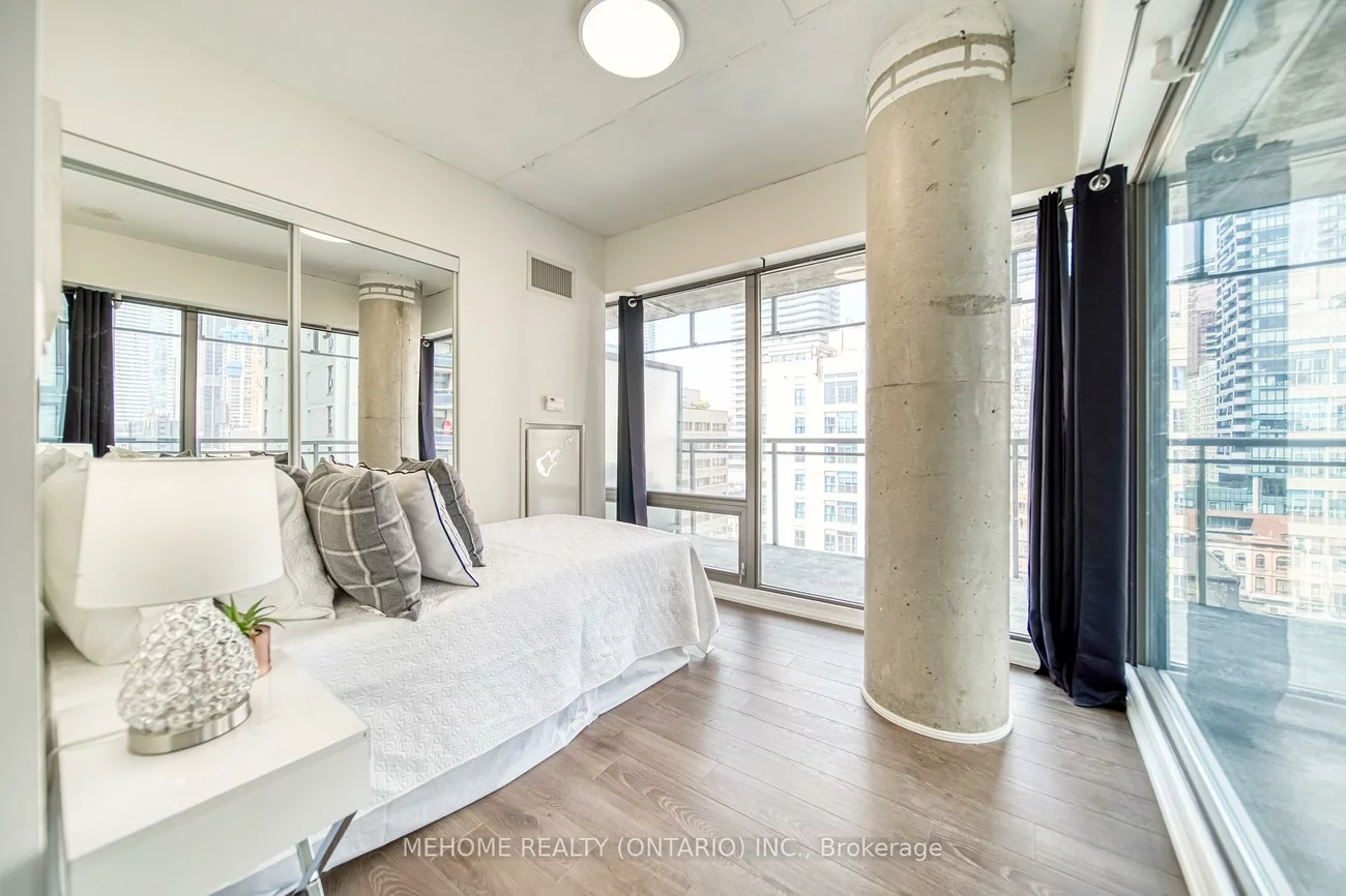 22, Wellesley, Church-Yonge Corridor, Toronto