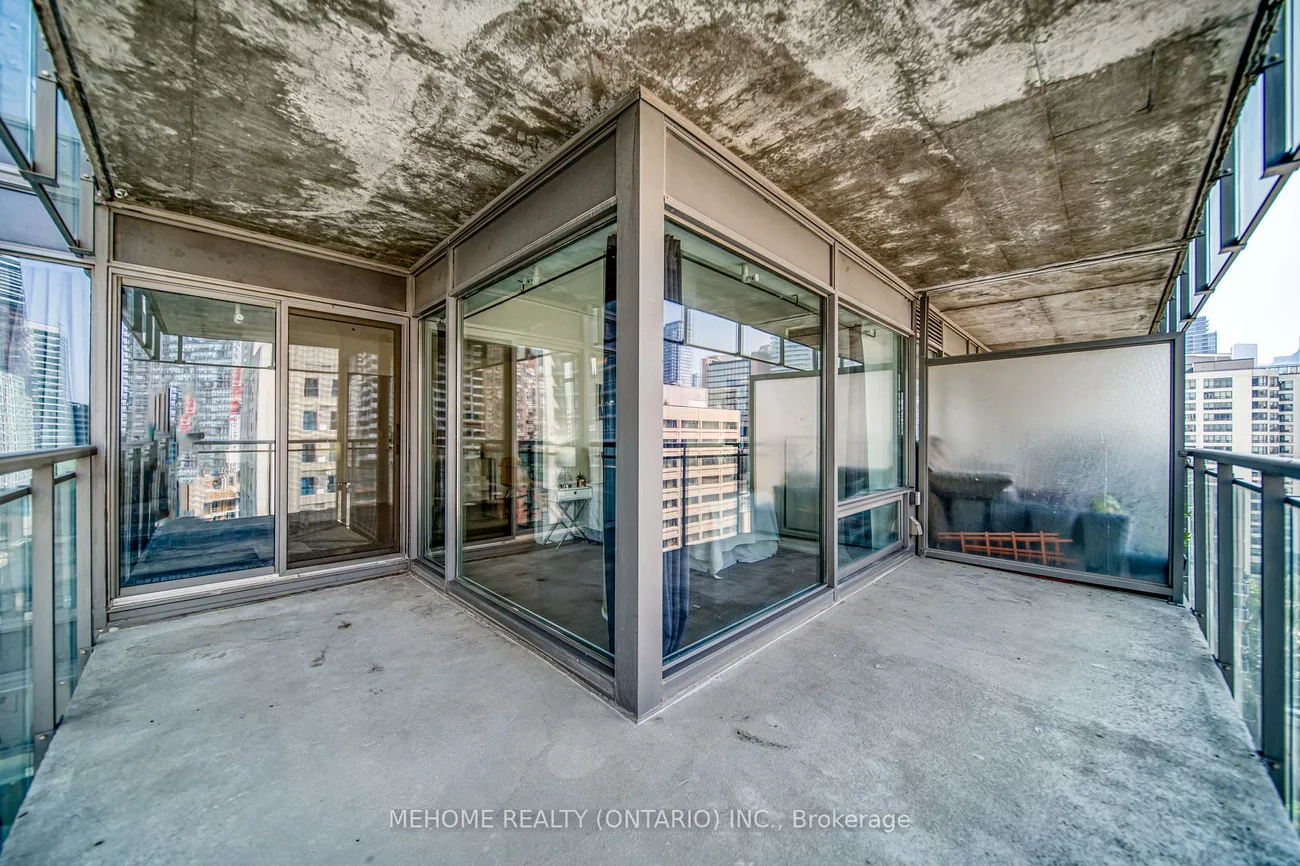 22, Wellesley, Church-Yonge Corridor, Toronto