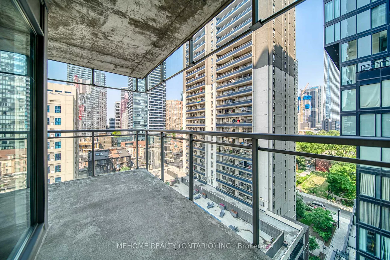 22, Wellesley, Church-Yonge Corridor, Toronto