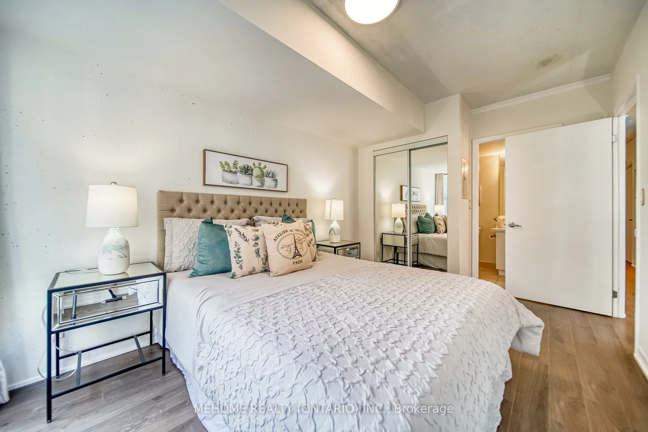 22, Wellesley, Church-Yonge Corridor, Toronto