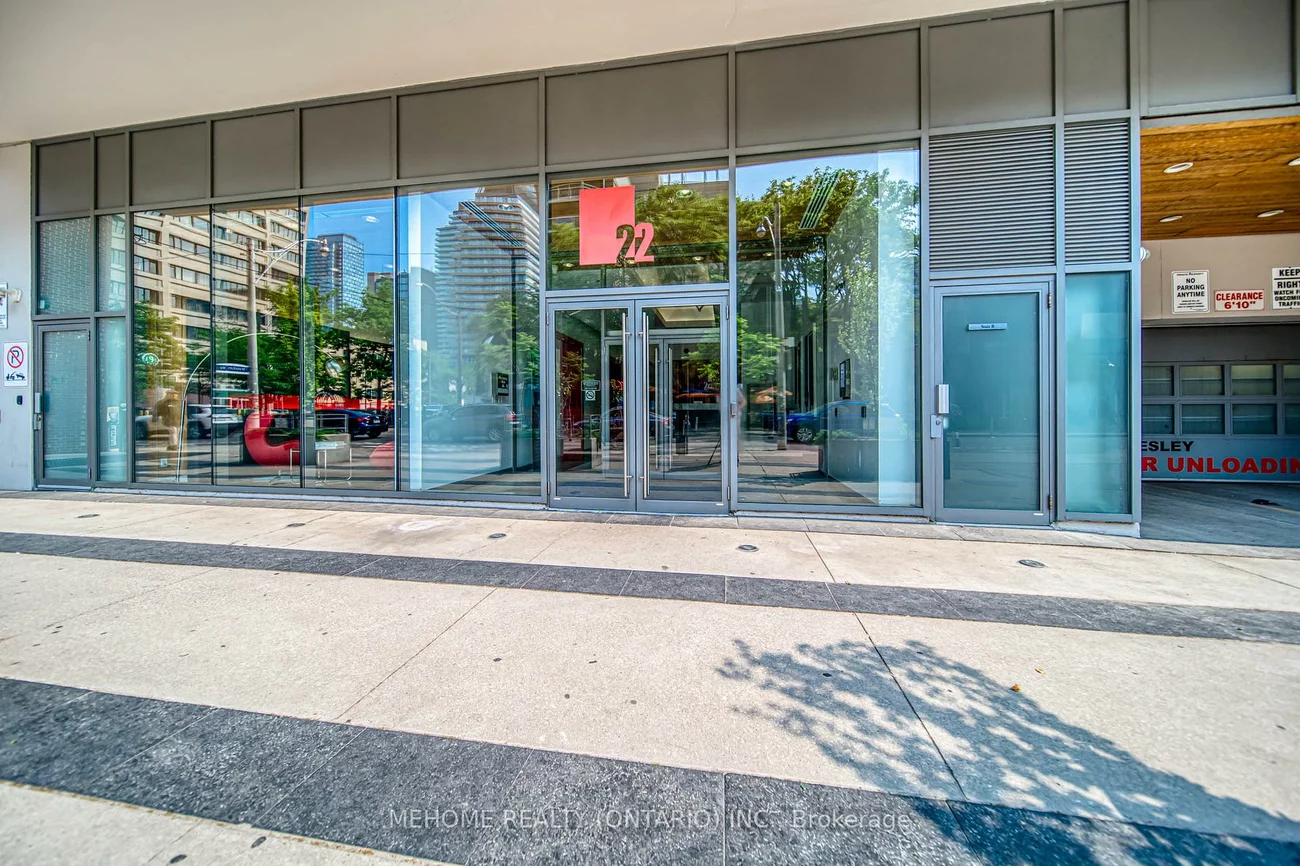 22, Wellesley, Church-Yonge Corridor, Toronto
