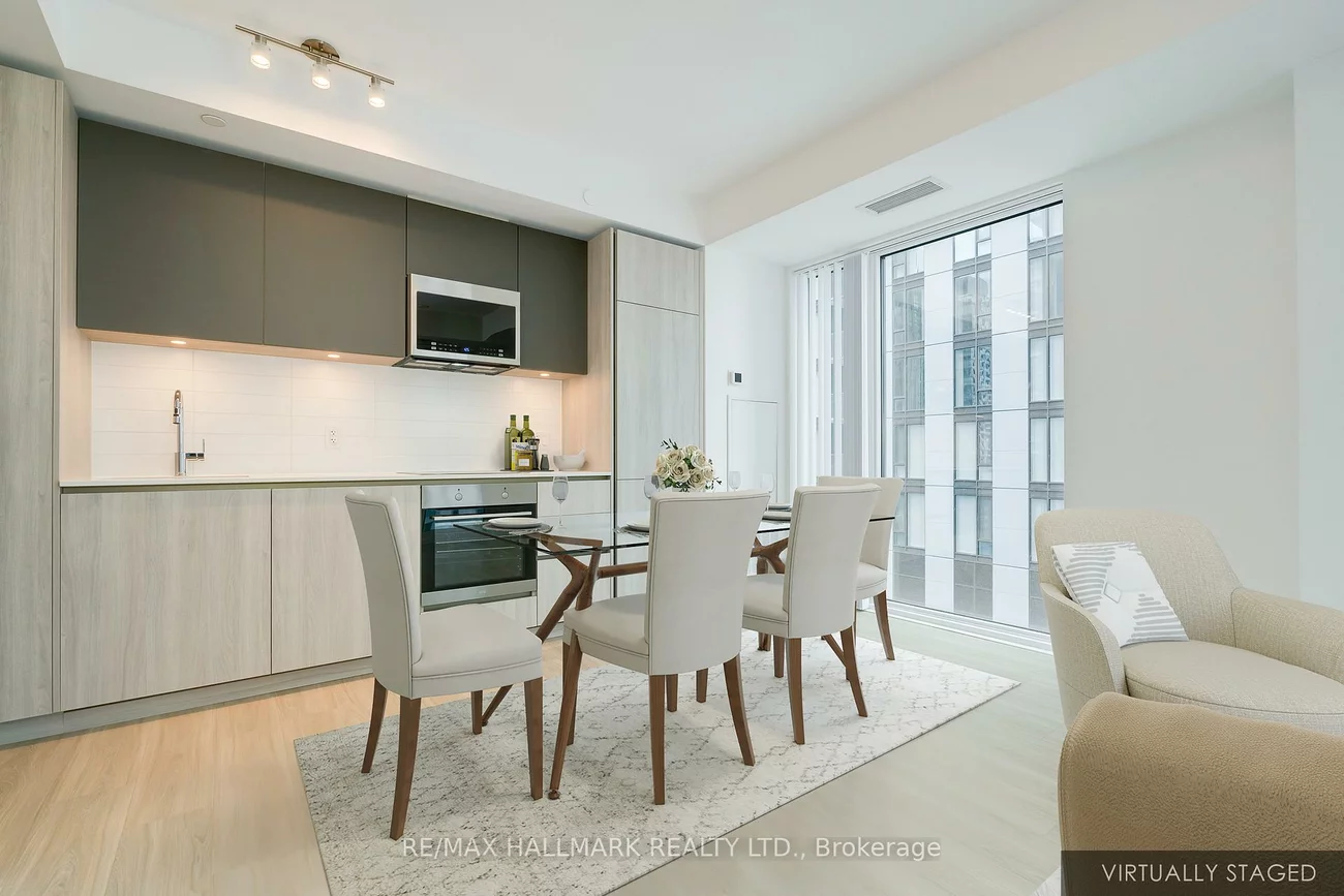 8, Widmer, Waterfront Communities C1, Toronto