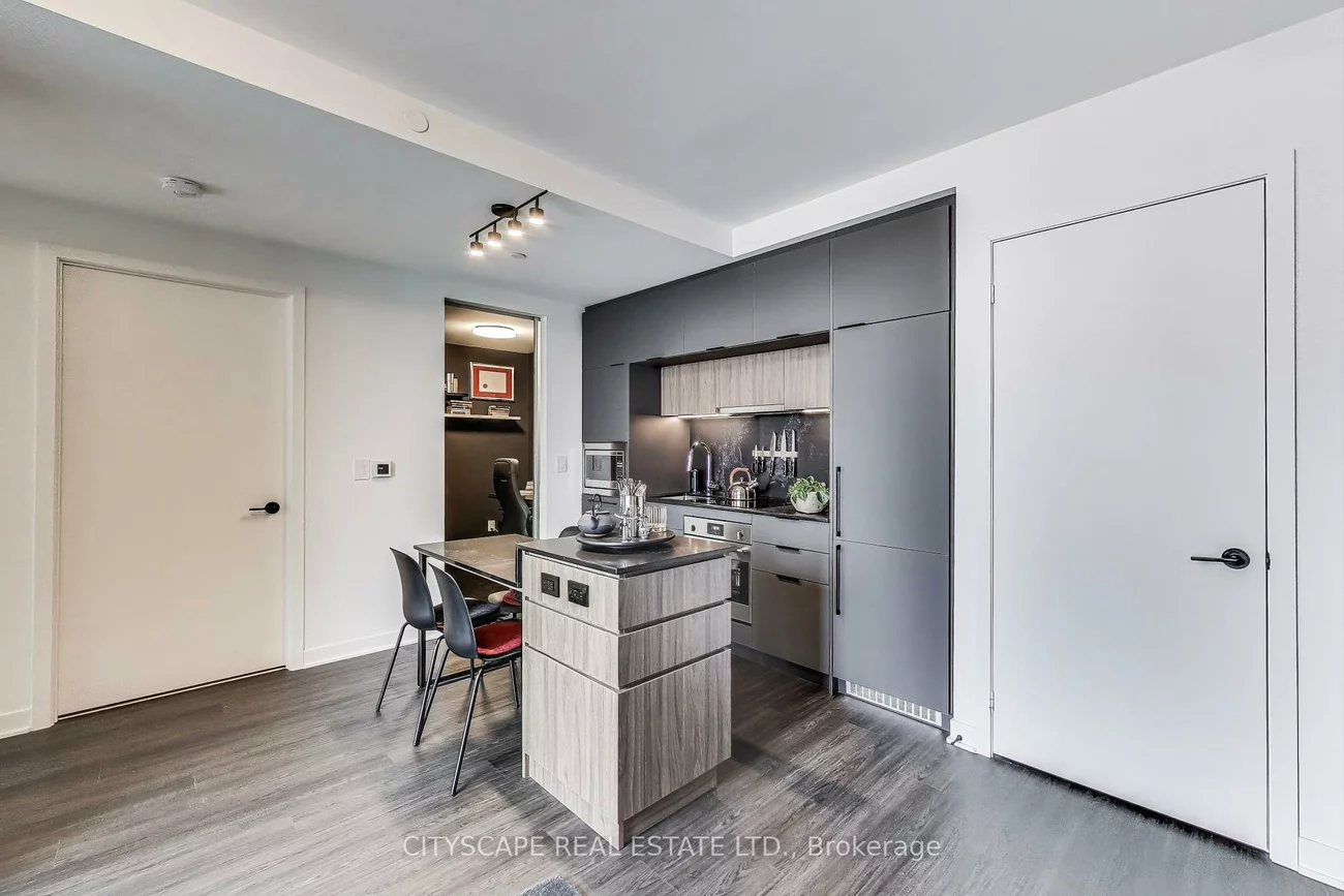 185, Alberta, Oakwood Village, Toronto
