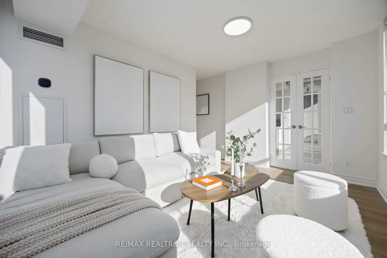 3, Rean, Bayview Village, Toronto