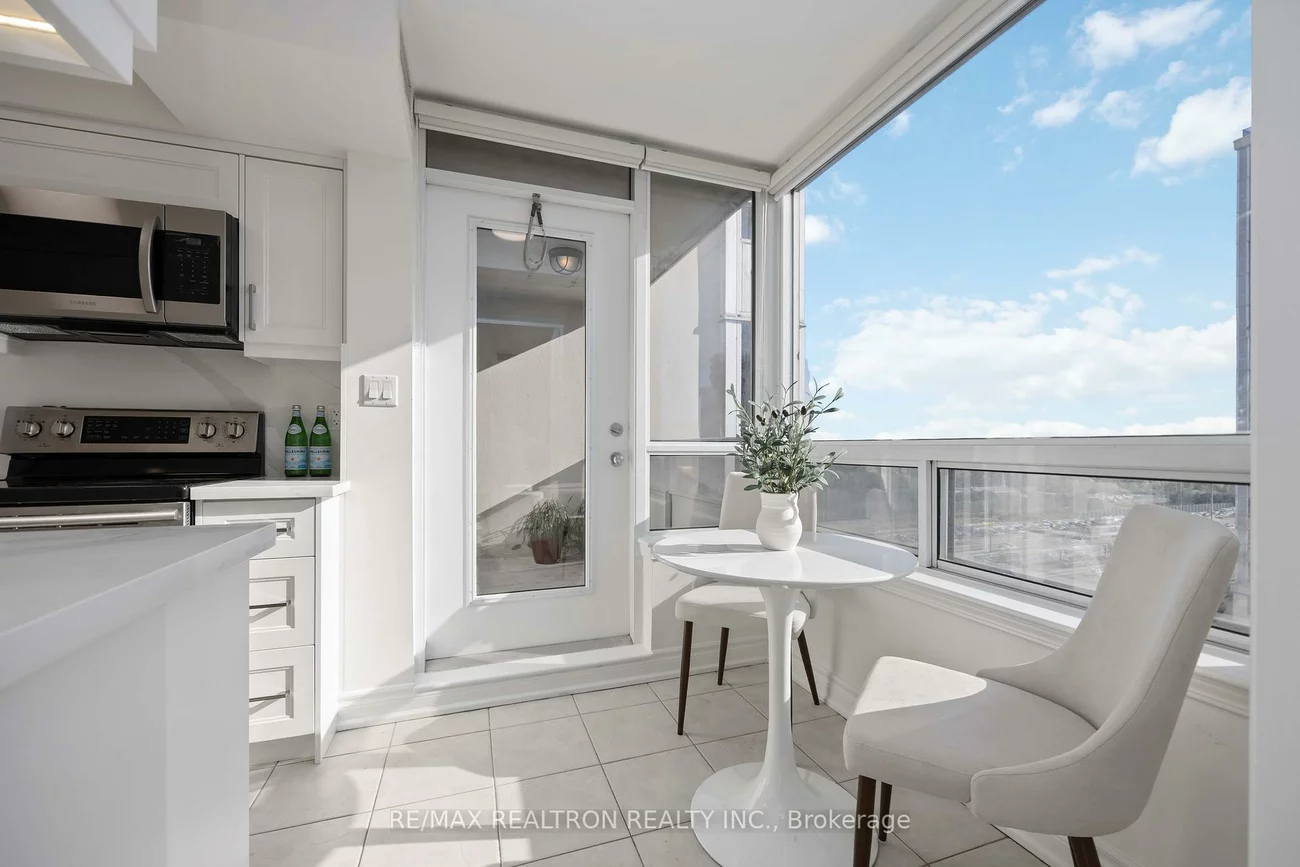 3, Rean, Bayview Village, Toronto
