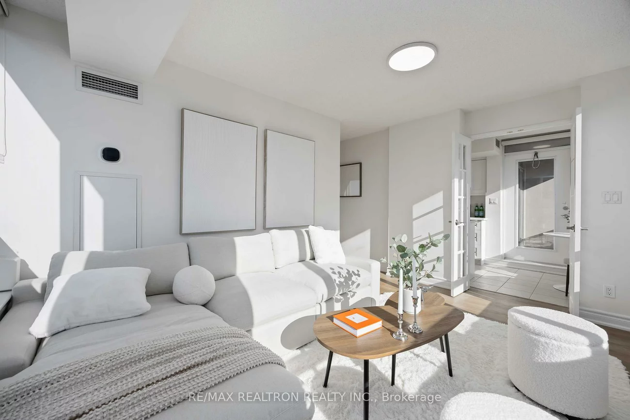 3, Rean, Bayview Village, Toronto