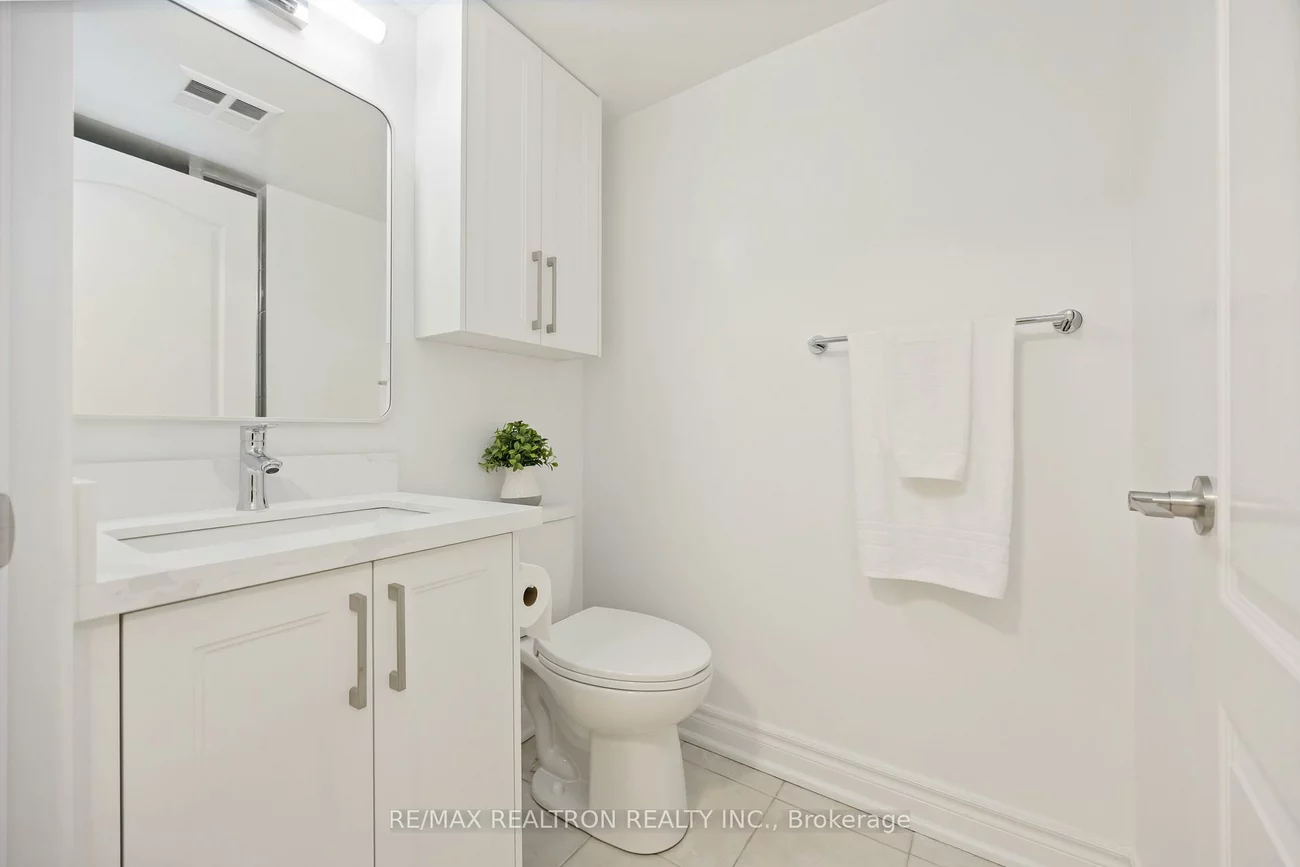 3, Rean, Bayview Village, Toronto