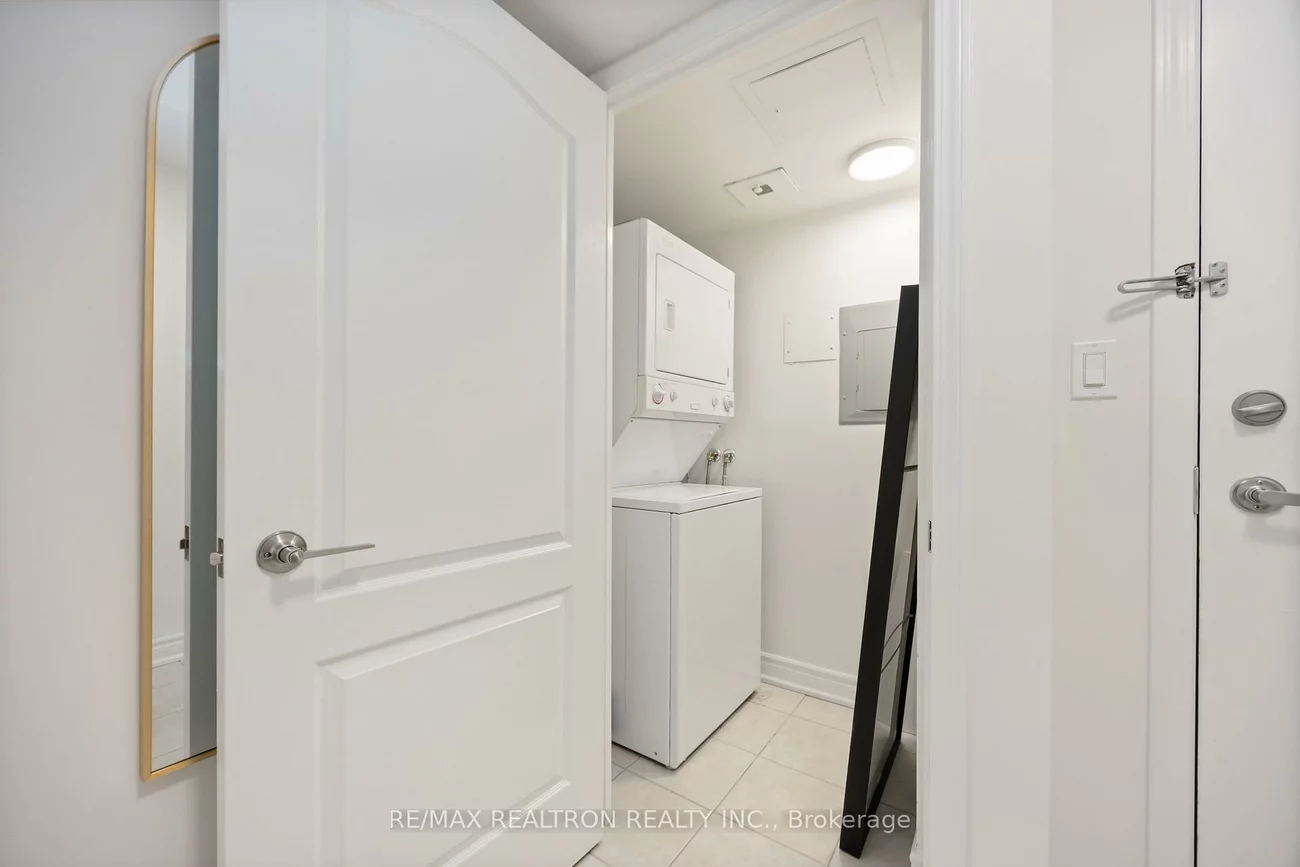 3, Rean, Bayview Village, Toronto