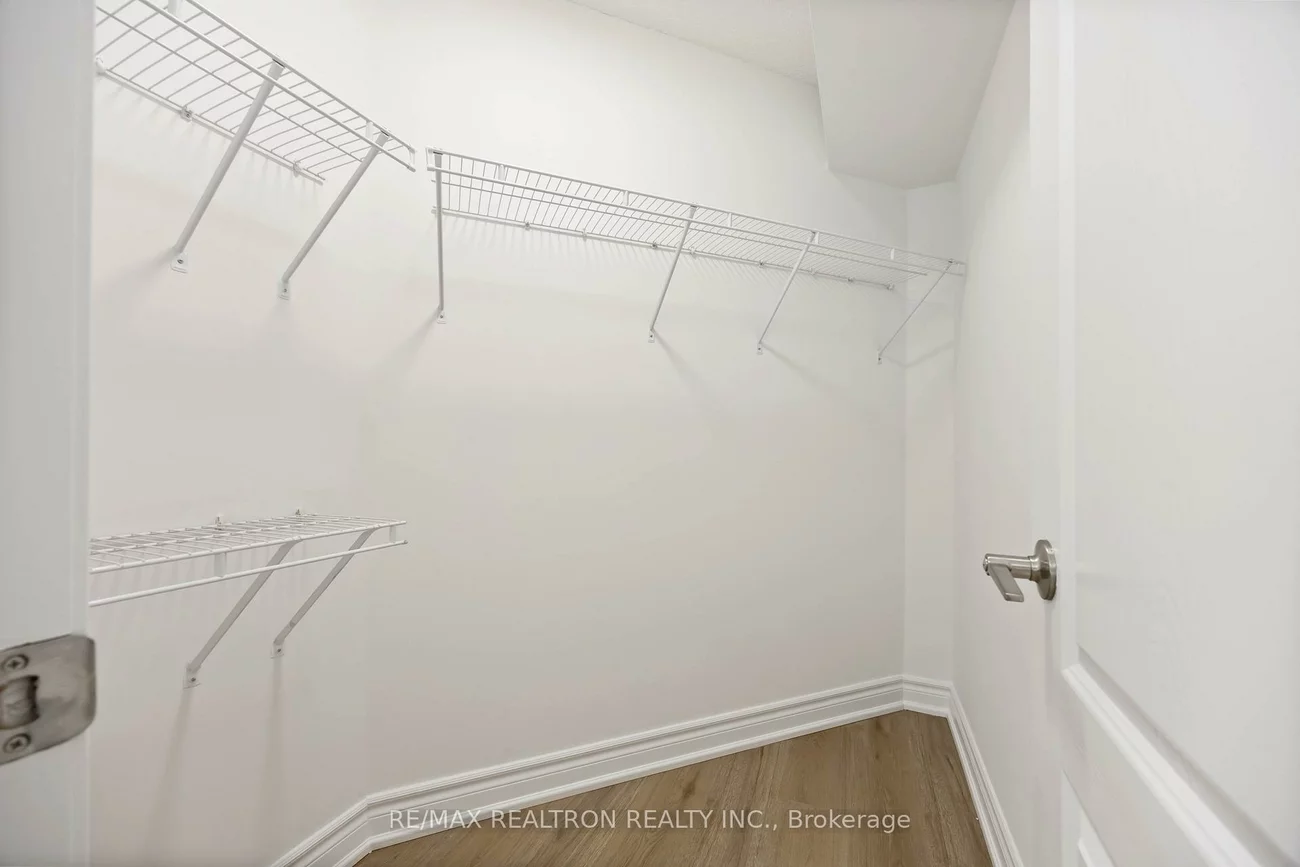 3, Rean, Bayview Village, Toronto
