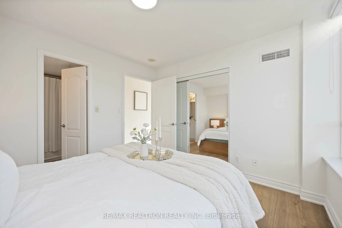 3, Rean, Bayview Village, Toronto
