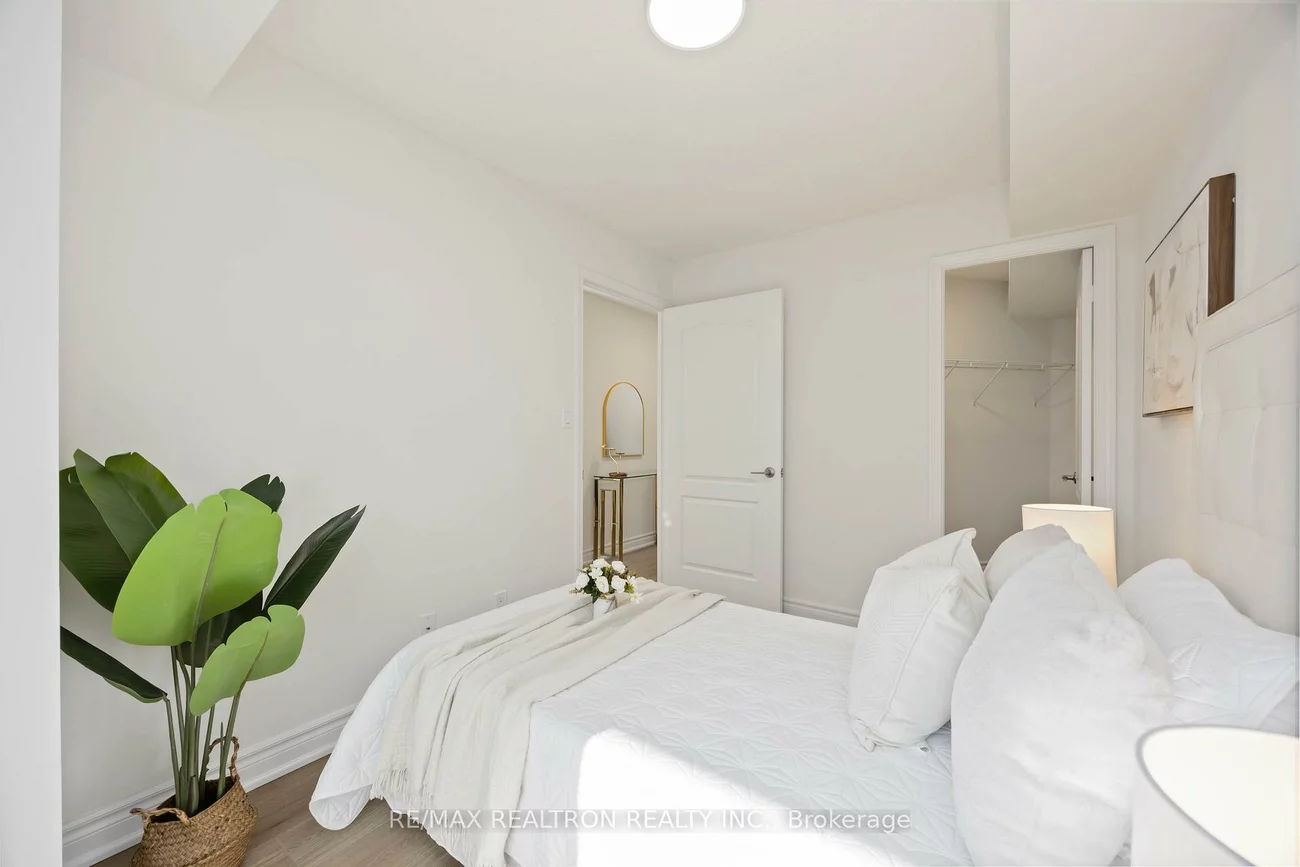 3, Rean, Bayview Village, Toronto
