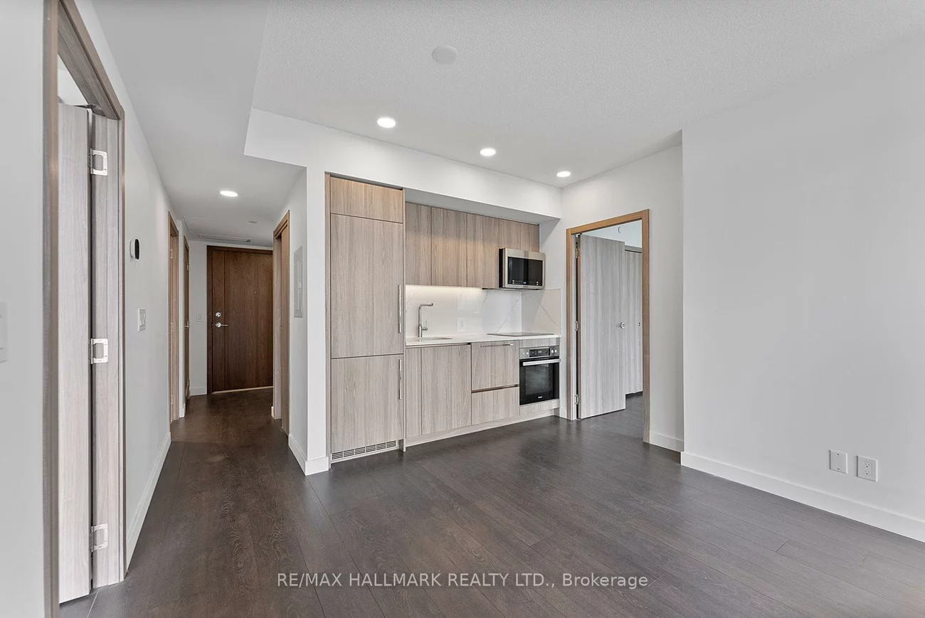 38, Widmer, Waterfront Communities C1, Toronto