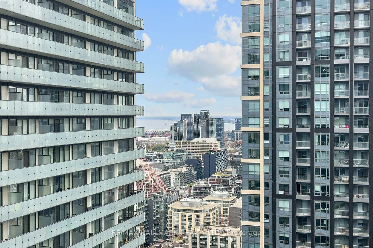 38, Widmer, Waterfront Communities C1, Toronto