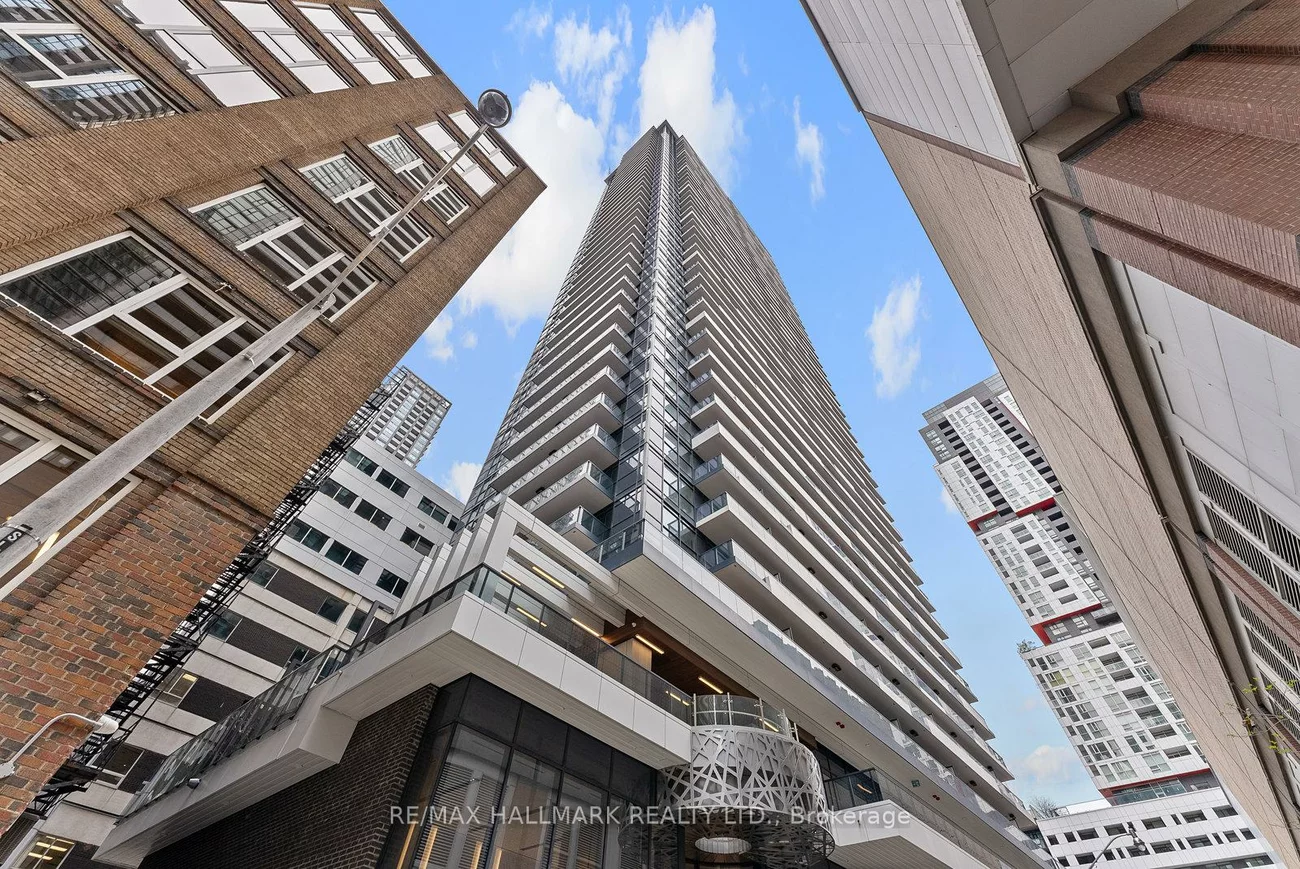 38, Widmer, Waterfront Communities C1, Toronto