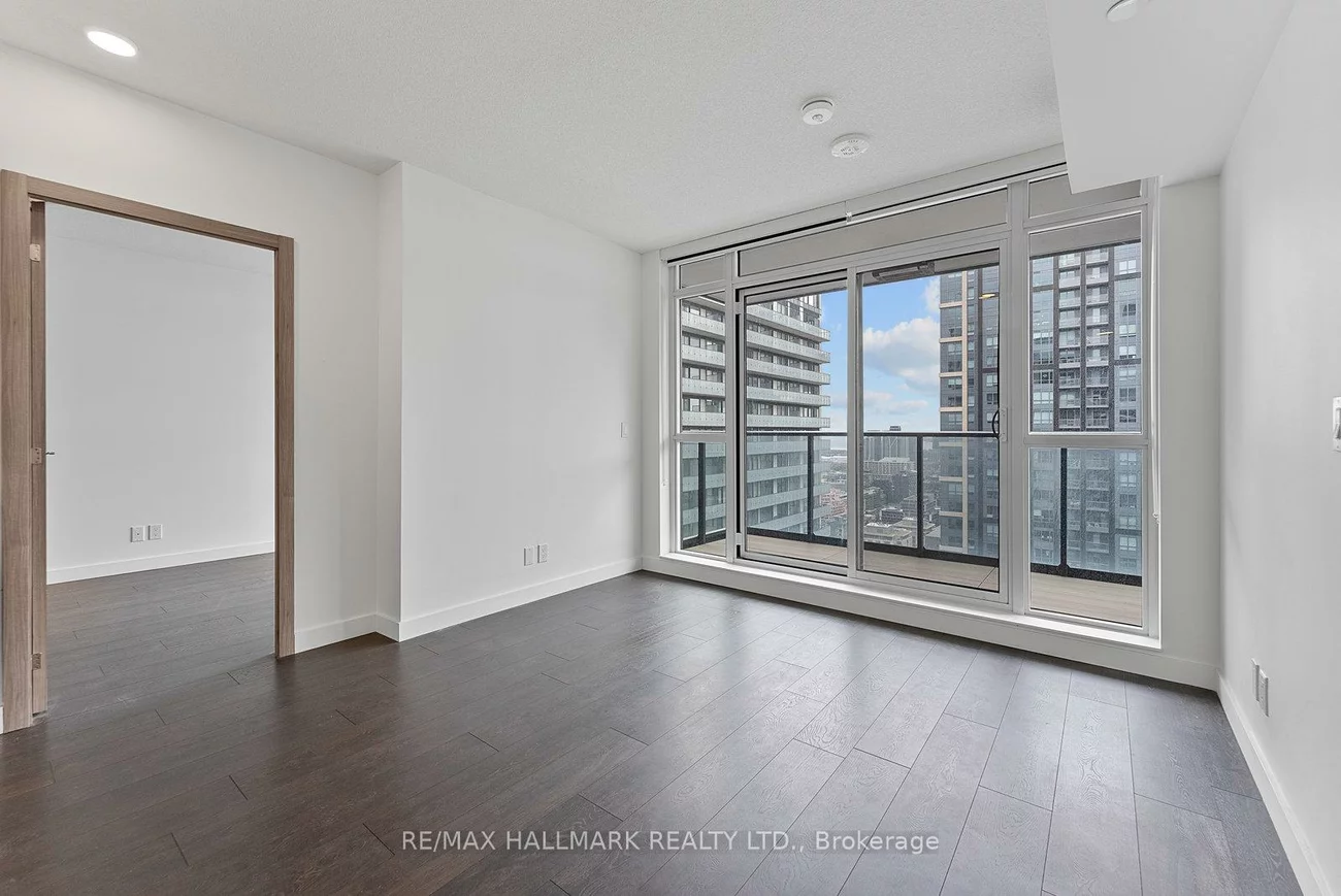 38, Widmer, Waterfront Communities C1, Toronto