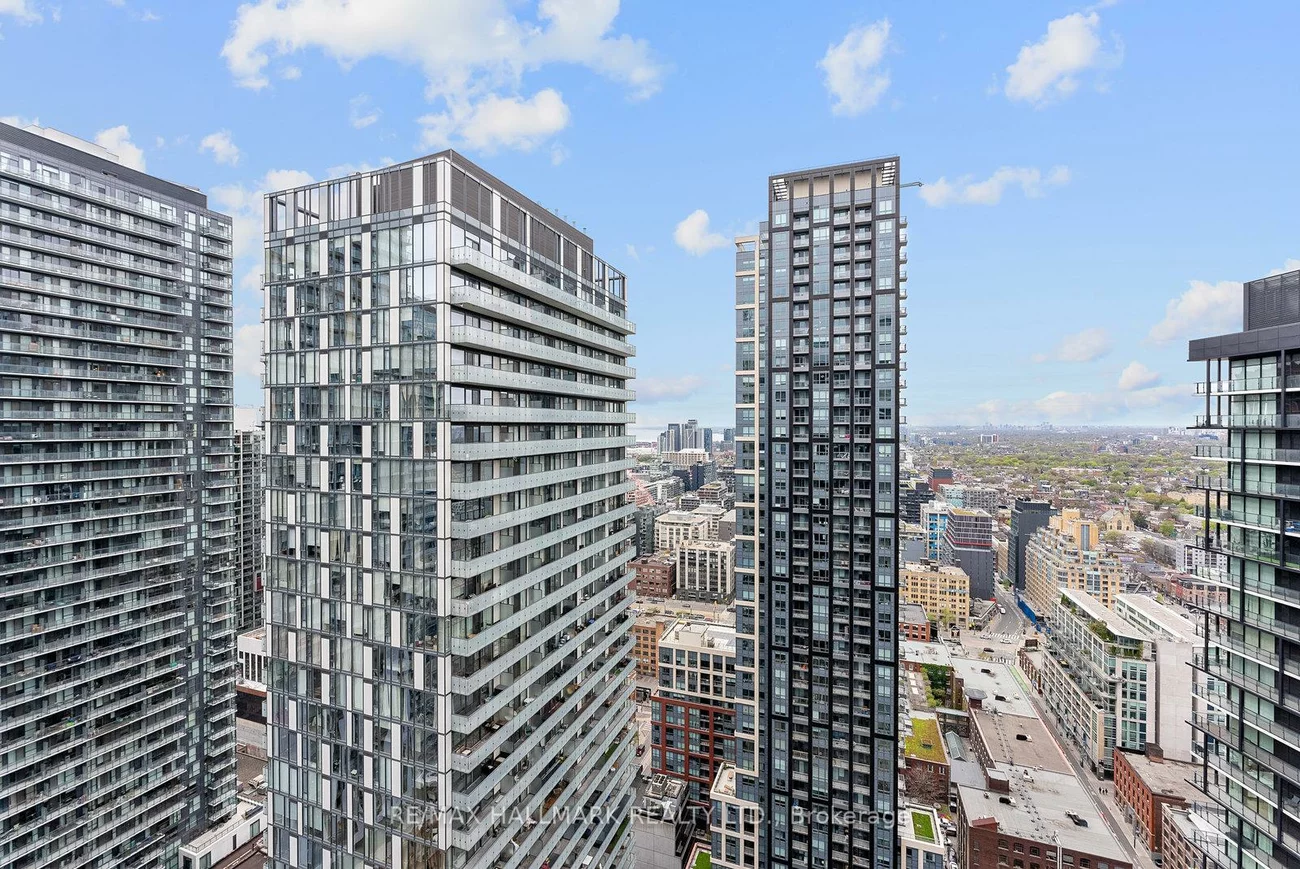 38, Widmer, Waterfront Communities C1, Toronto