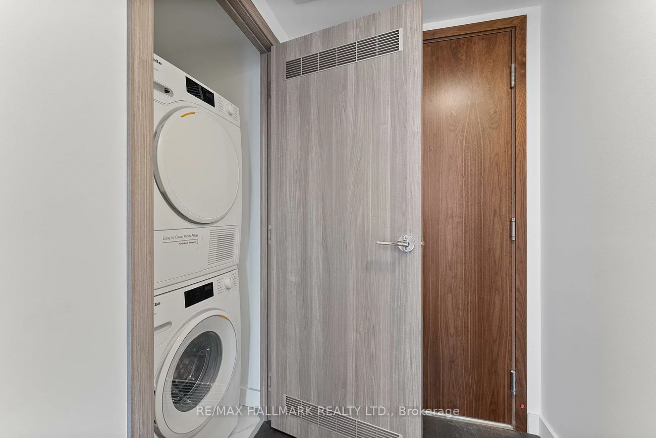 38, Widmer, Waterfront Communities C1, Toronto