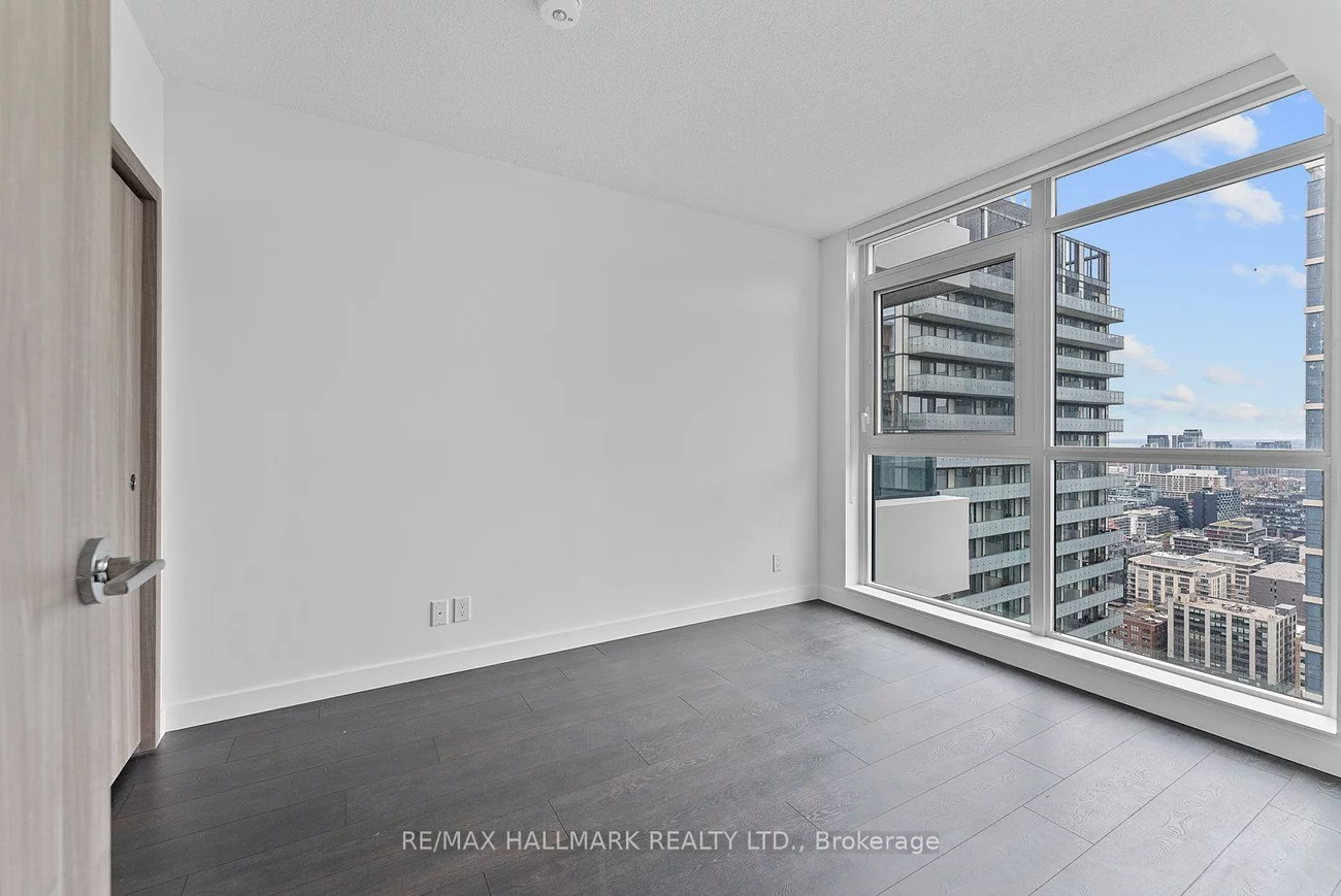 38, Widmer, Waterfront Communities C1, Toronto
