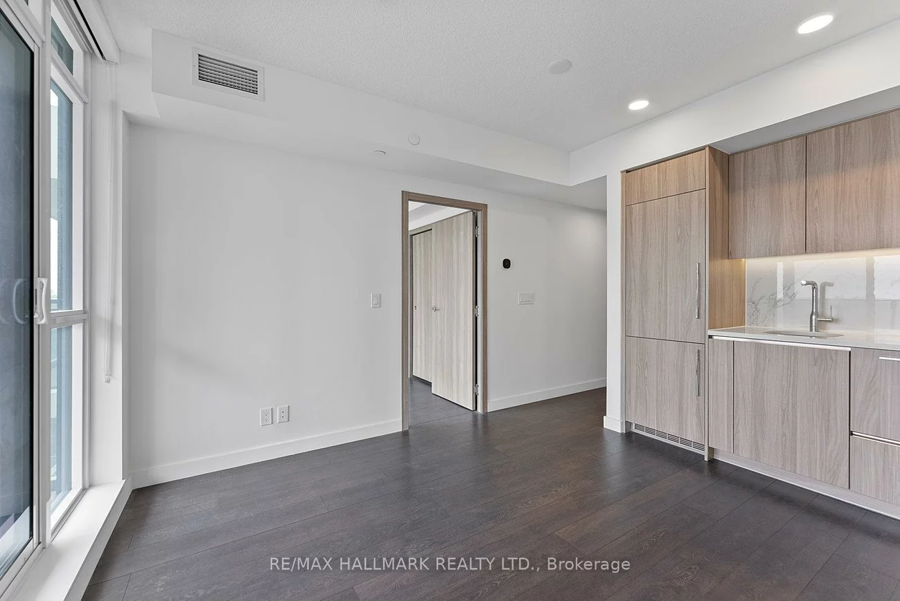 38, Widmer, Waterfront Communities C1, Toronto