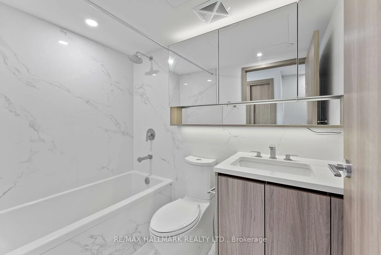 38, Widmer, Waterfront Communities C1, Toronto