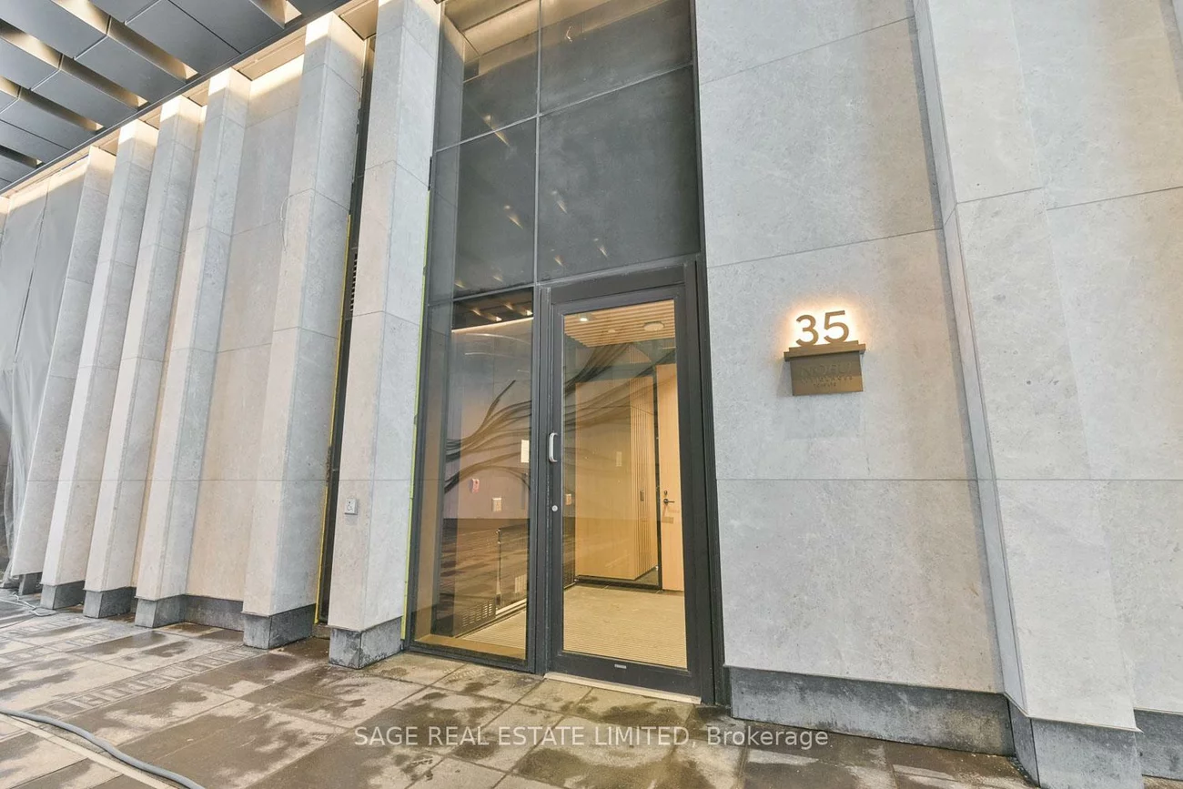 35, Mercer, Waterfront Communities C1, Toronto