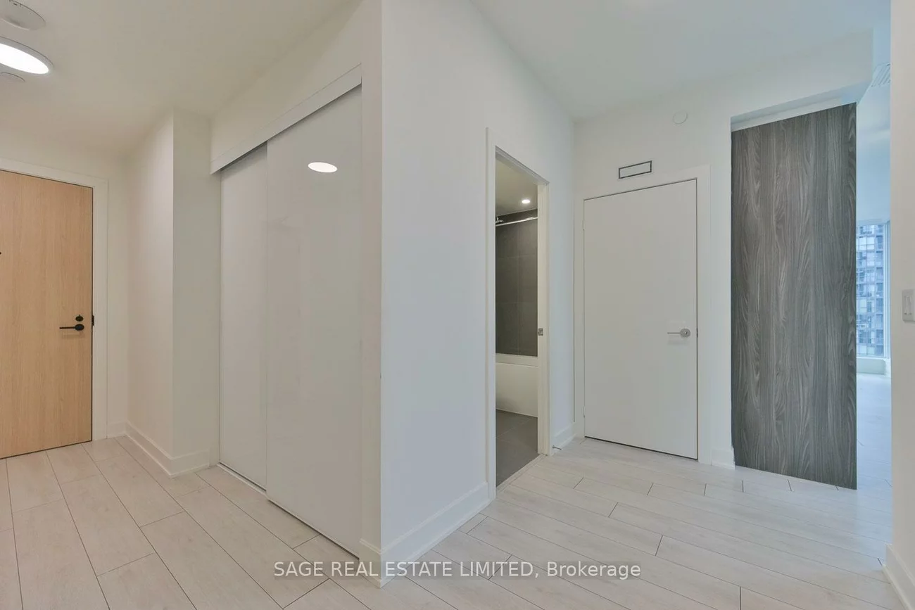 35, Mercer, Waterfront Communities C1, Toronto