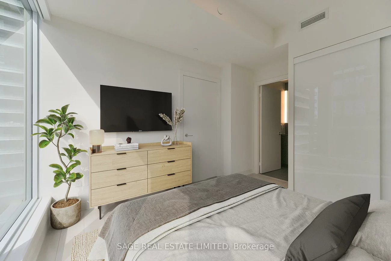 35, Mercer, Waterfront Communities C1, Toronto