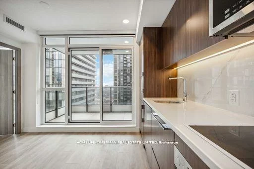38, Widmer, Waterfront Communities C1, Toronto