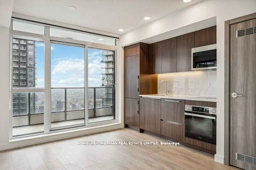 38, Widmer, Waterfront Communities C1, Toronto