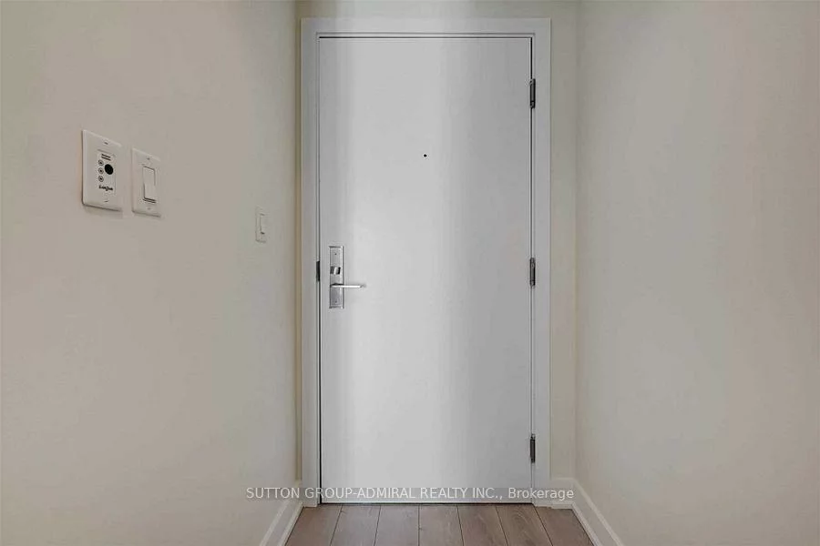 5740, Yonge, Newtonbrook West, Toronto