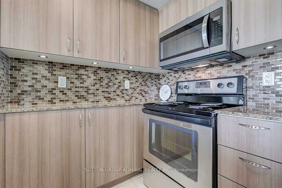 5740, Yonge, Newtonbrook West, Toronto