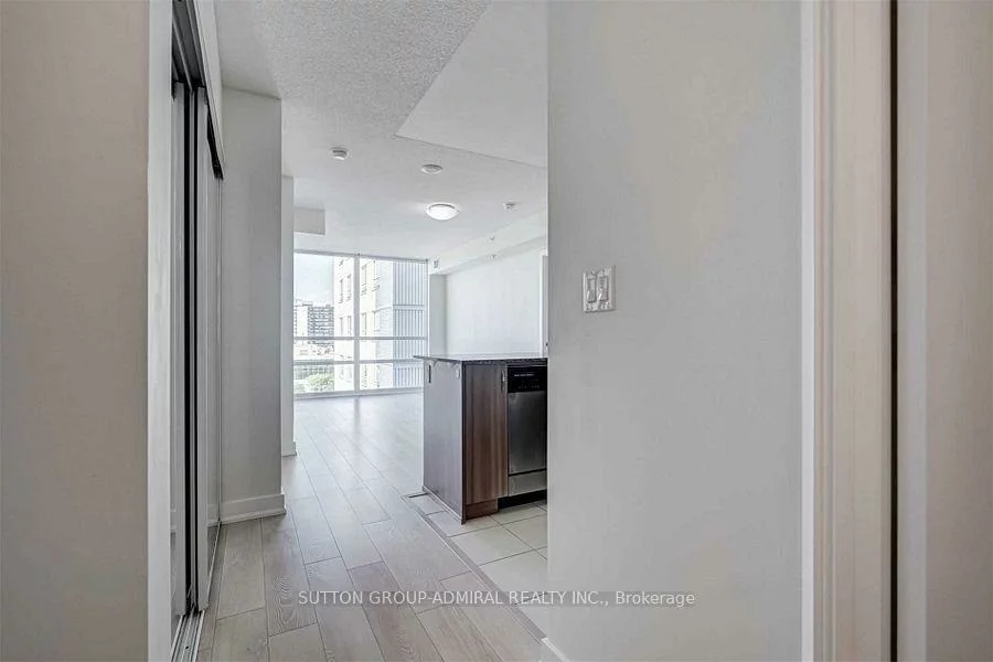 5740, Yonge, Newtonbrook West, Toronto