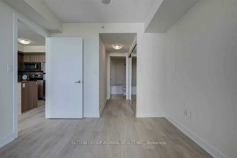 5740, Yonge, Newtonbrook West, Toronto