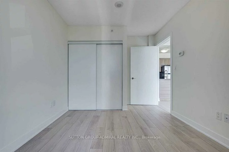 5740, Yonge, Newtonbrook West, Toronto